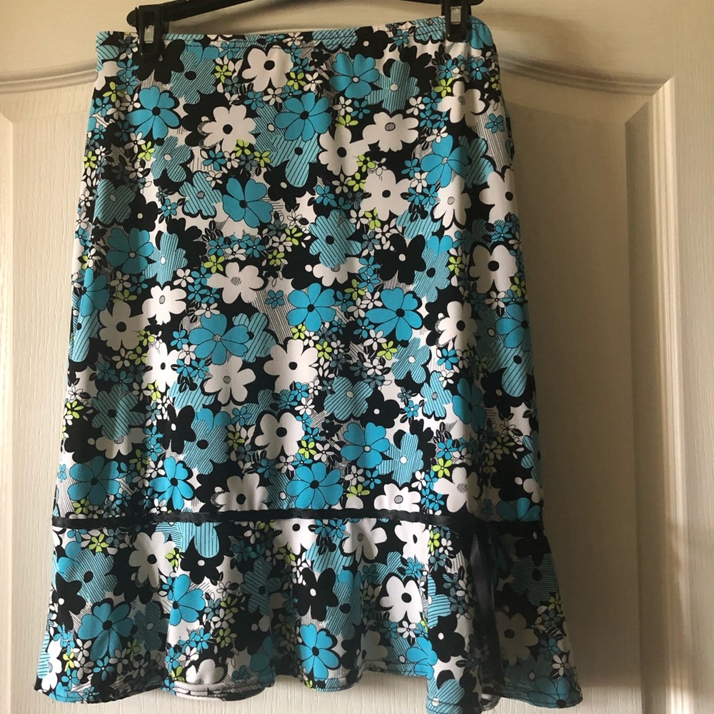 Joey B skirt with flowers size Large